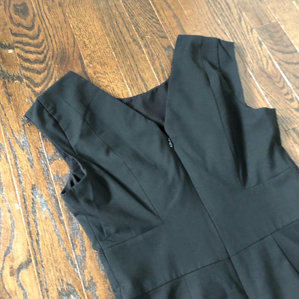 The Limited Black Collection Women’s 2 Black Sheath Sleeveless V-Neck Back Dress - Picture 9 of 11